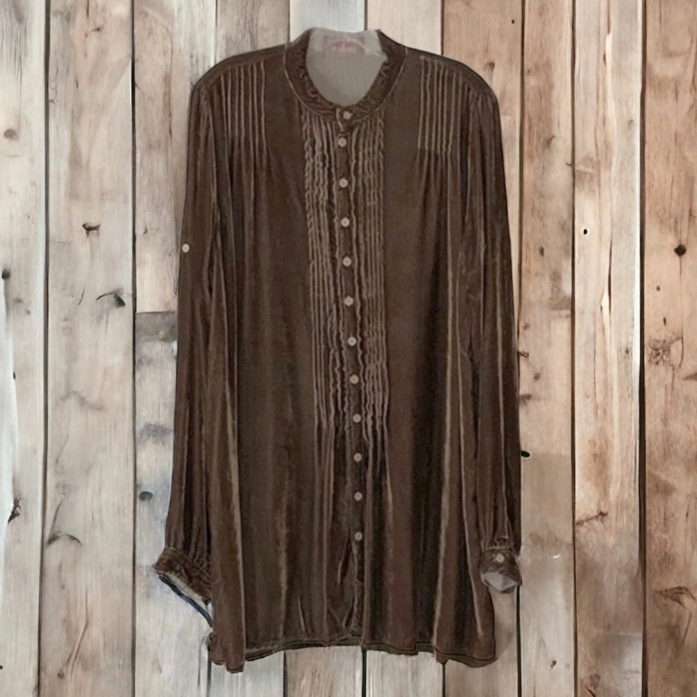 5️⃣ CP Shades Velvet Bronze Long Sleeved Button Down Tunic Top